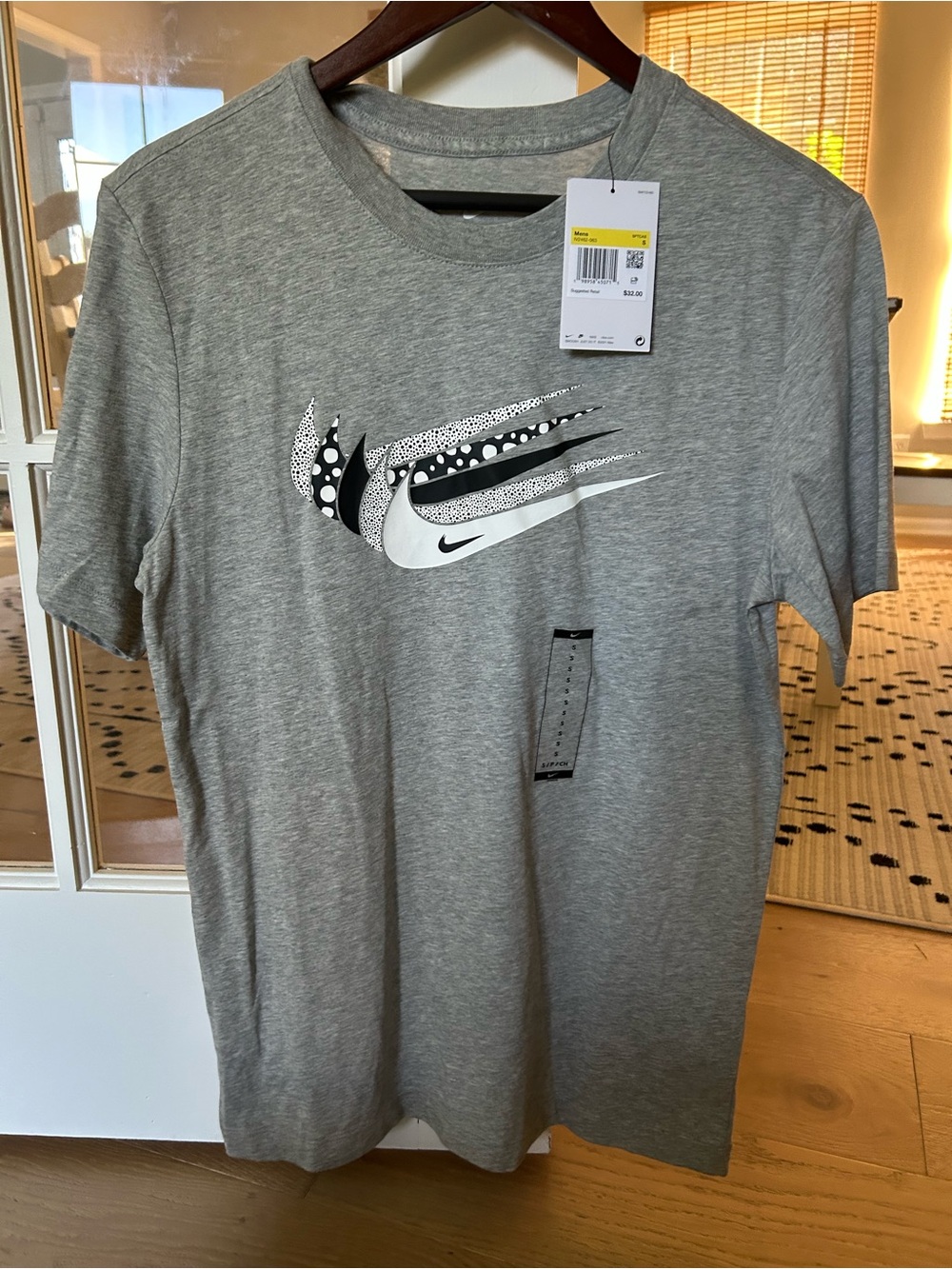 Nike Men’s Heather Gray Short Sleeve Graphic Swoosh Tee